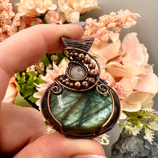 Green Labradorite w/ Moonstone Bead in Copper